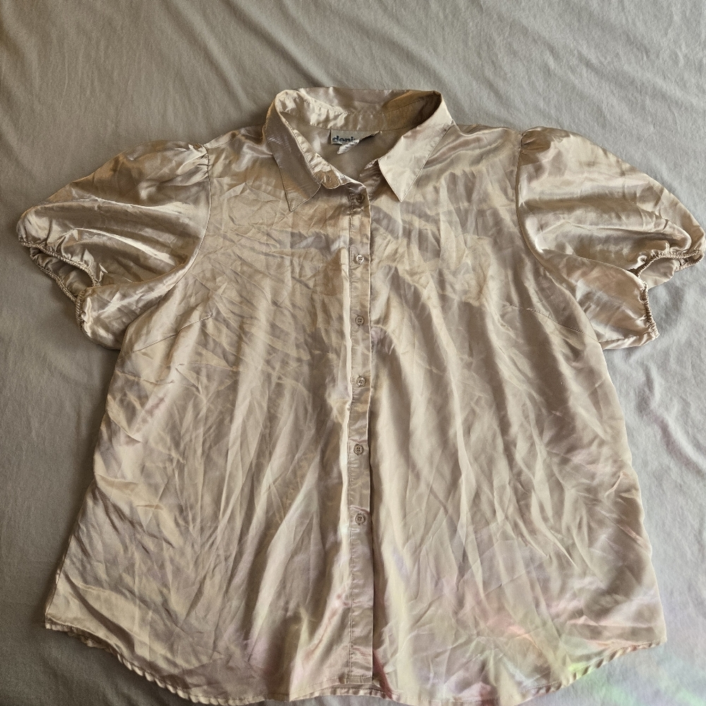 Denim 24/7 Silky Pearl Off White Satiny Short Sleeve Button Up Blouse 28W